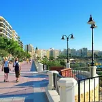 Location 1 Bedroom With Terrace Apartamento