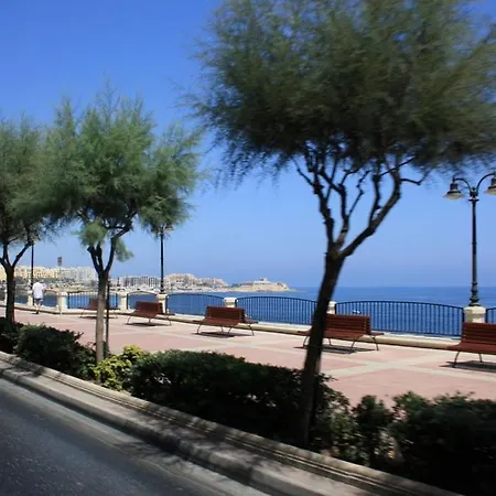 Location 1 Bedroom With Terrace Appartement *