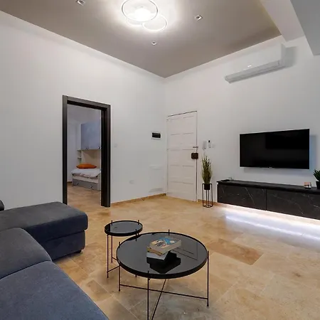 Location 1 Bedroom With Terrace *