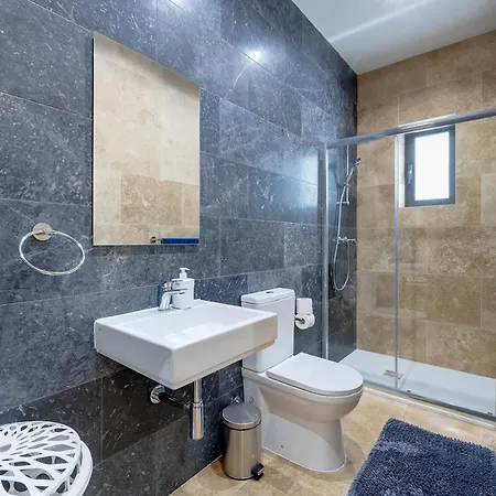 Location 1 Bedroom With Terrace By Buena Vista Sliema