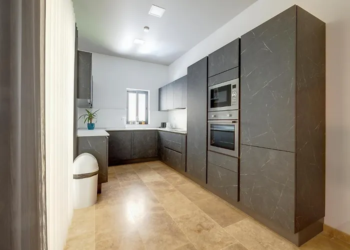 Location 1 Bedroom With Terrace * Sliema