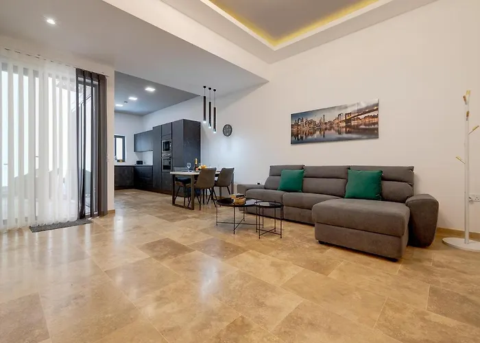 Location 1 Bedroom With Terrace * Sliema