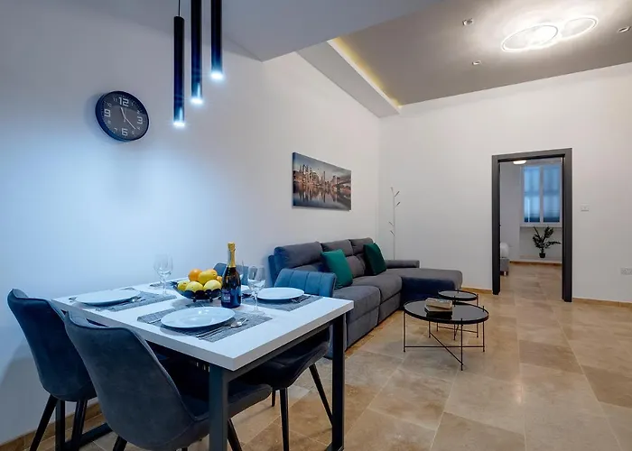 Location 1 Bedroom With Terrace Apartament