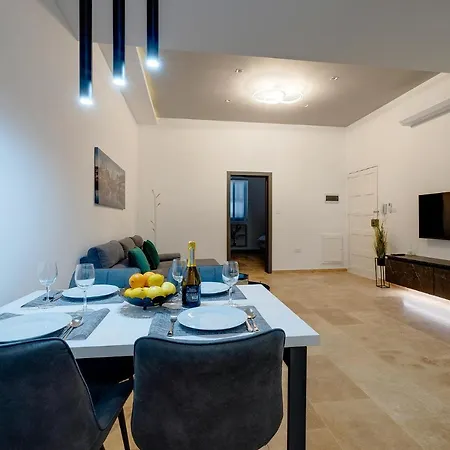 Location 1 Bedroom With Terrace Apartament *