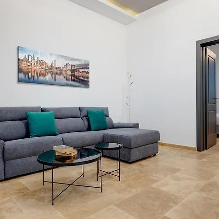 Location 1 Bedroom With Terrace *